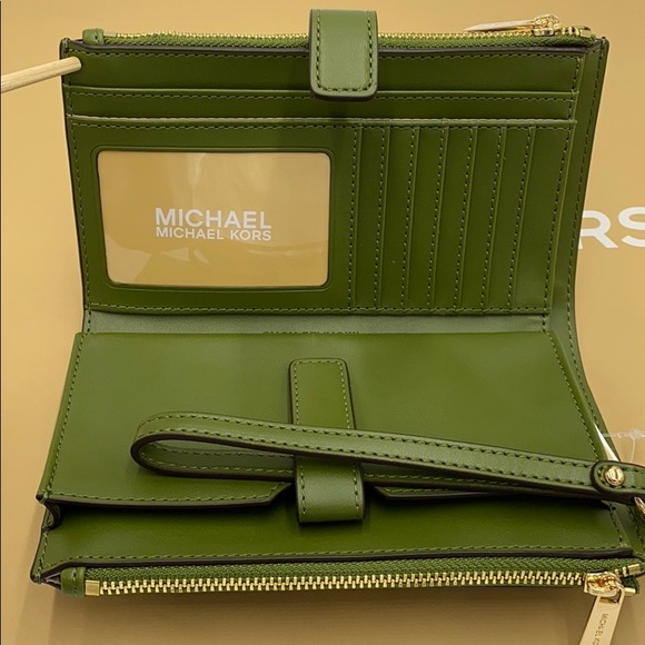 MICHAEL KORS LARGE DOUBLE ZIP WRISTLET EVERGREEN - Picture 2 of 16